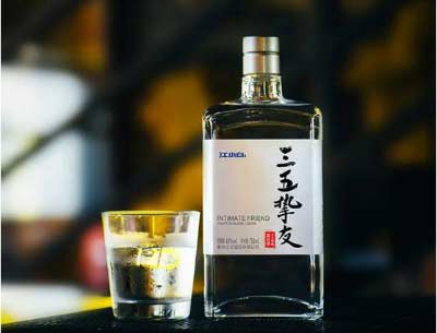 江小白算是什么档次的酒【中高档白酒主打百元价位的小瓶酒】2.jpg