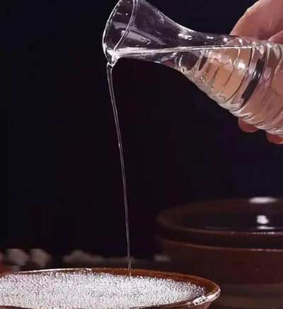 白酒拉酒线有意义吗酒线长就是好酒么1.jpg