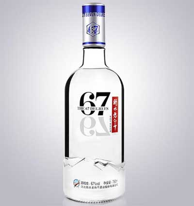 白酒是浓香型好还是酱香型好，酱香酒成本高口感好更具收藏价值